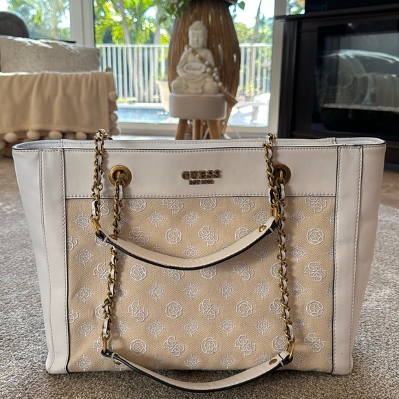 Guess Handbag/Shoulder Purse - Picture 1 of 8